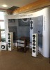 На выставке Cornwall Hi-Fi Show в Великобритании Acoustic Energy показали свои трехполосные модели: недавно вышедшие АЕ 320 (отделка орех) и старшие АЕ 520 в белом лаке